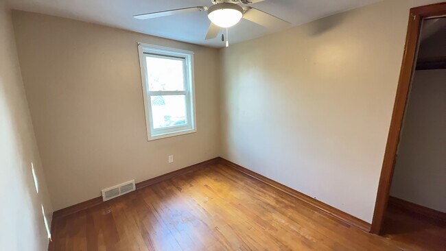 Building Photo - 904 Park Ave