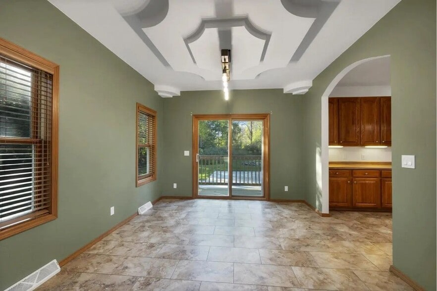 Building Photo - 969 Riverside Dr