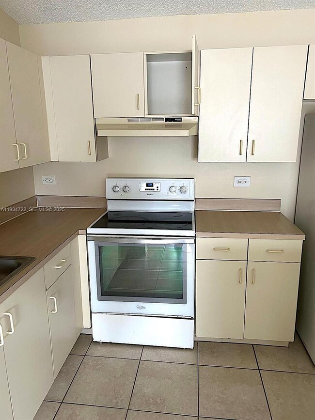 Building Photo - 3690 N 56th Ave