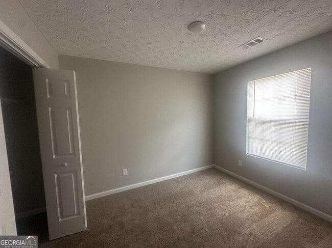 Building Photo - 6110 Flagstaf Walk