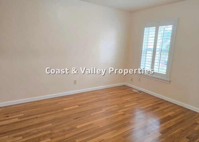 Building Photo - Charming 3-Bedroom Home in Monterey