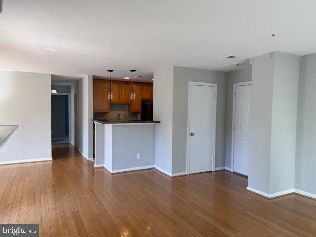 Building Photo - 3175 Summit Square Dr