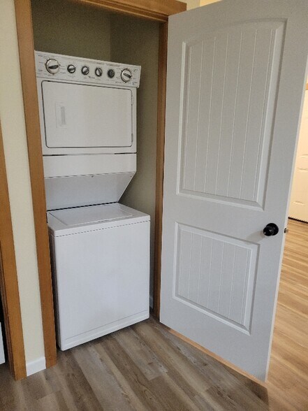 Building Photo - 373 Prairie Dr