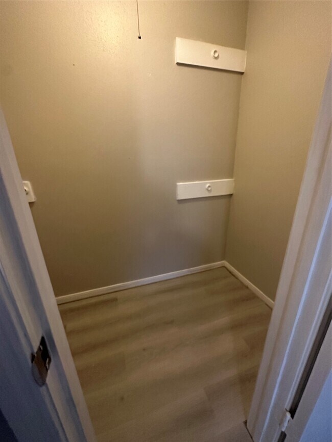 Building Photo - 15935 Kenbrook Dr