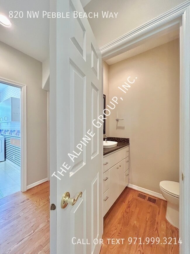 Building Photo - 820 NW Pebble Beach Way