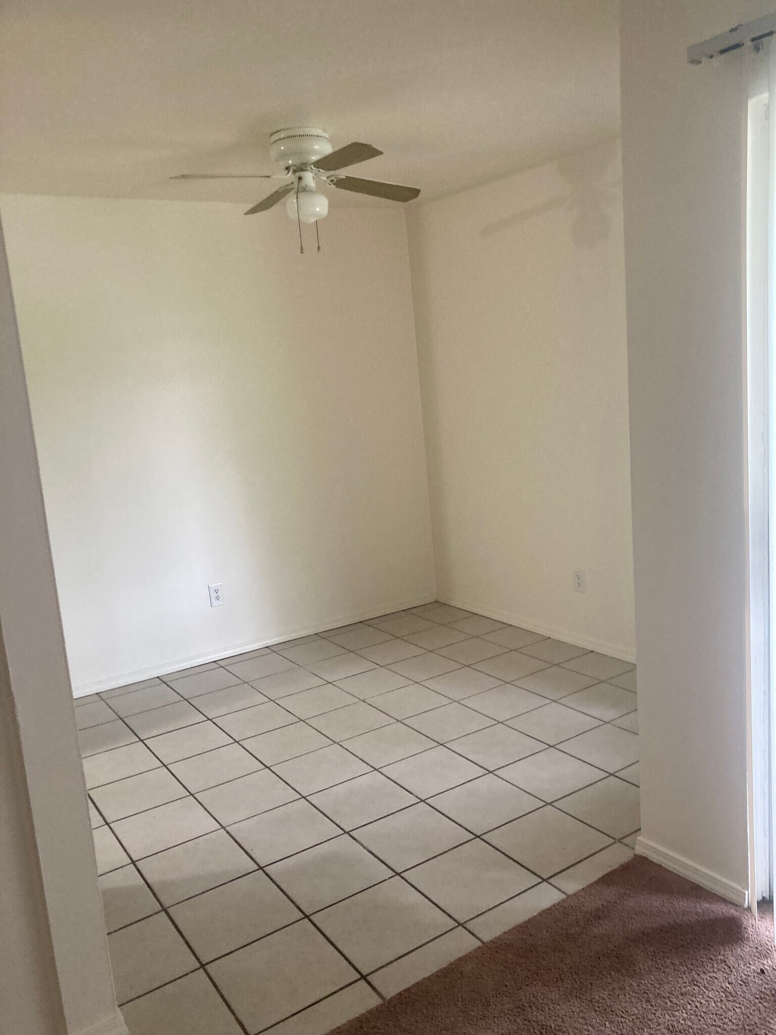 Building Photo - 21640 Hillside Dr