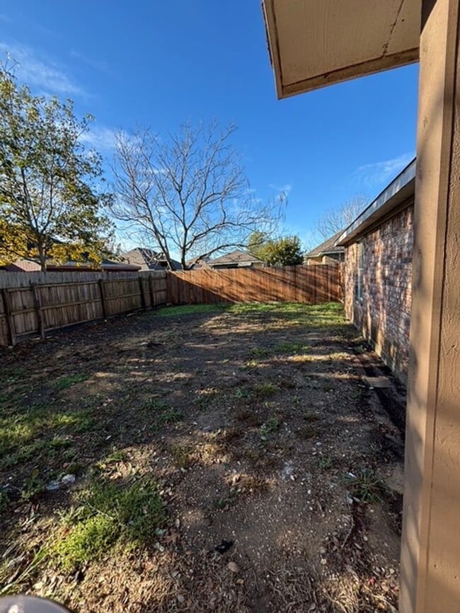 Building Photo - Charming 3 Bedroom, 2 Bath Home – Move-In Ready!