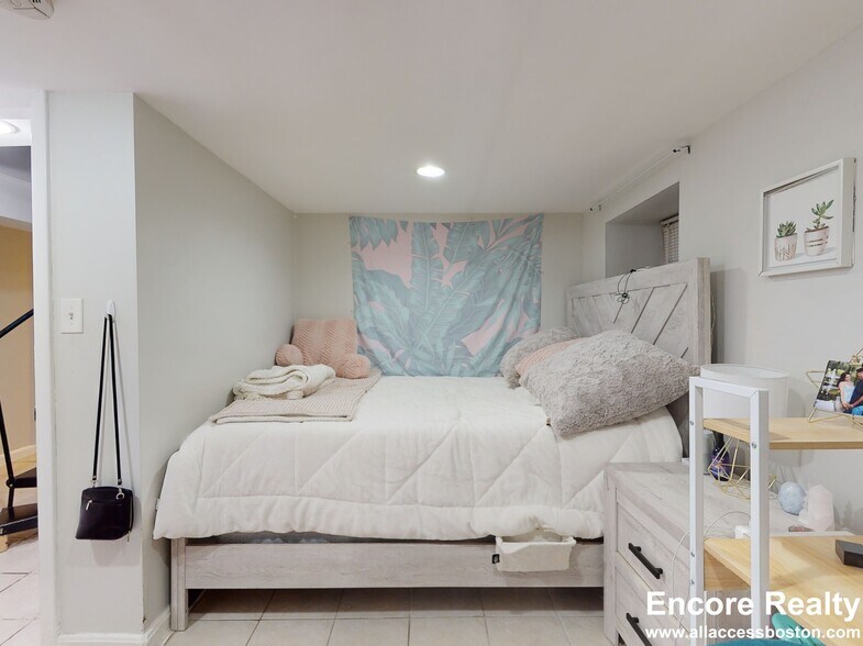 Building Photo - 32 S Huntington Ave