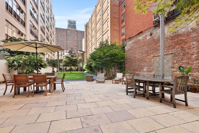 Building Photo - 970 Kent Ave