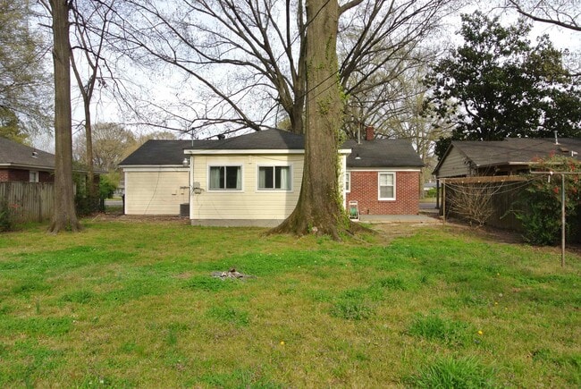 Building Photo - 1453 Colonial Rd