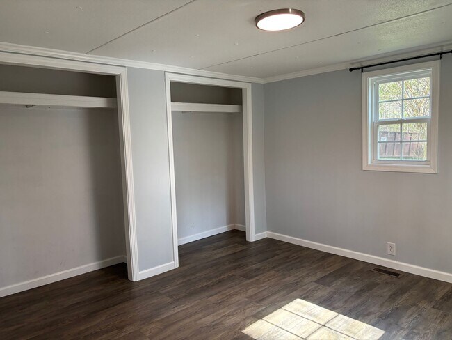 Building Photo - 2 BED, 1 BATH MOBILE HOME IN RANDLEMAN