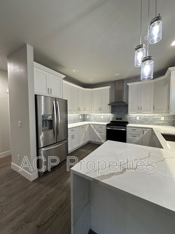 Building Photo - 8 Clematis Ln