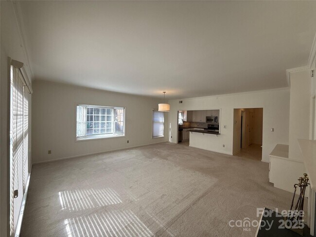 Building Photo - 1016 Queens Rd