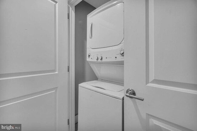 Building Photo - 2562 Frankford Ave