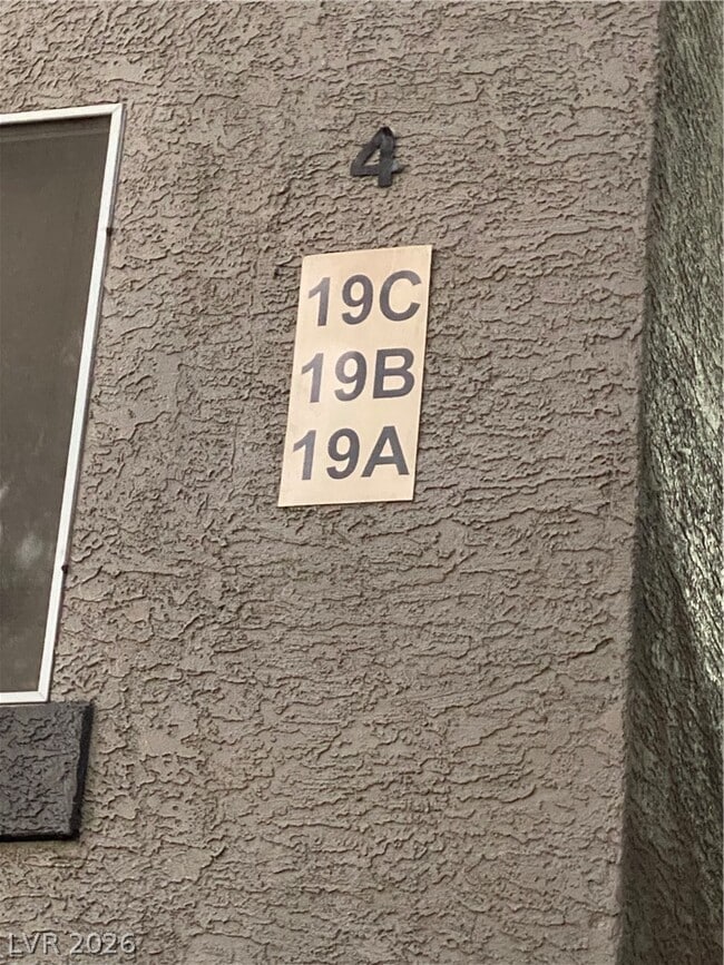 Building Photo - 701 Capri Dr