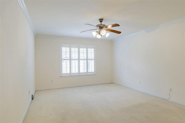 Building Photo - 8770 Kennedy Dr