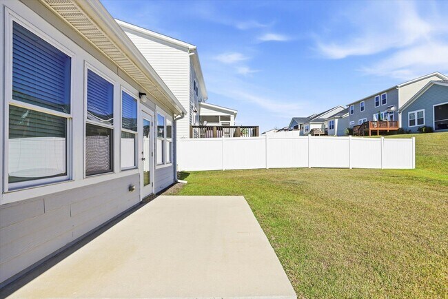 Building Photo - 201 Ursaline St