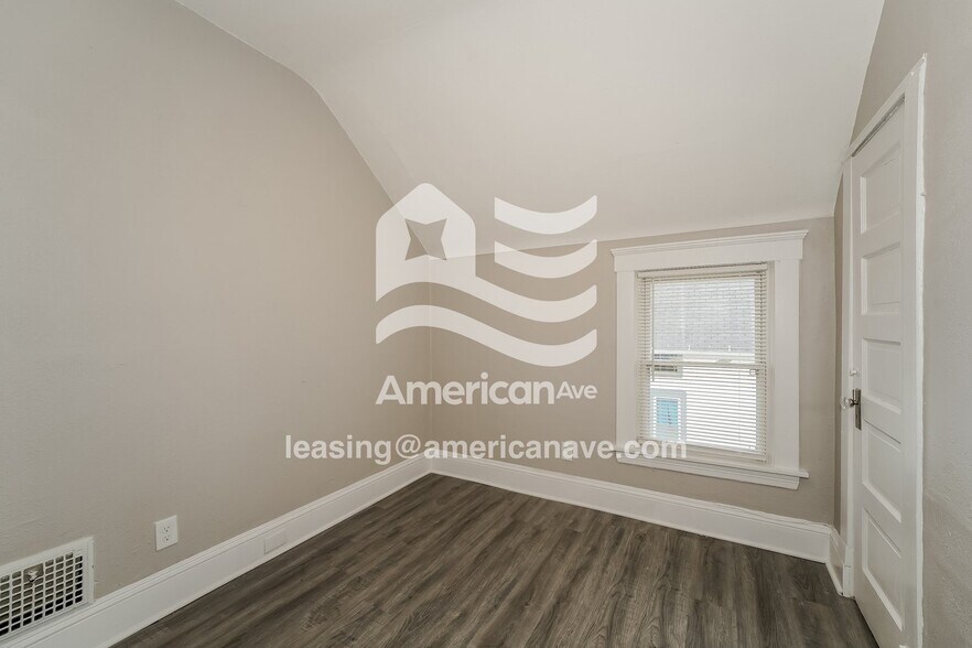 Building Photo - 207 W 29th St