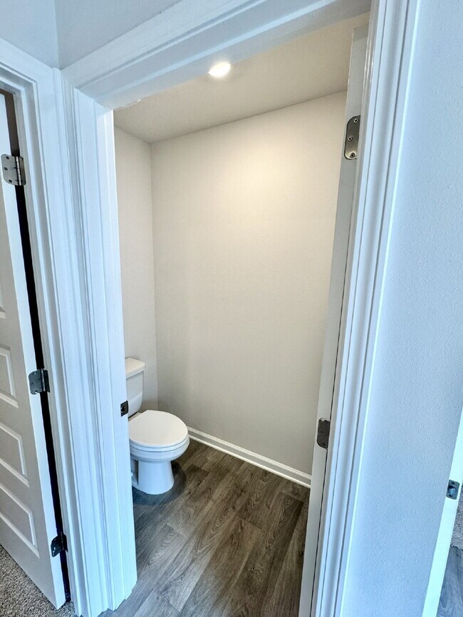 Building Photo - New rental in Brighton Oaks! Conveniently located off Hwy 231, this community conveniently close ...