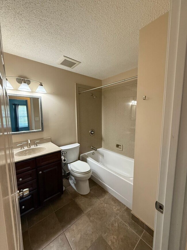 Building Photo - 5360 Glencullen Way