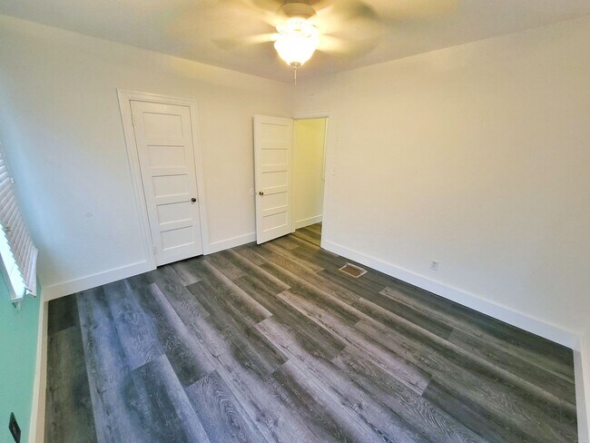 Building Photo - St. Petersburg Pool Home - 3 Bedroom 2 Bath