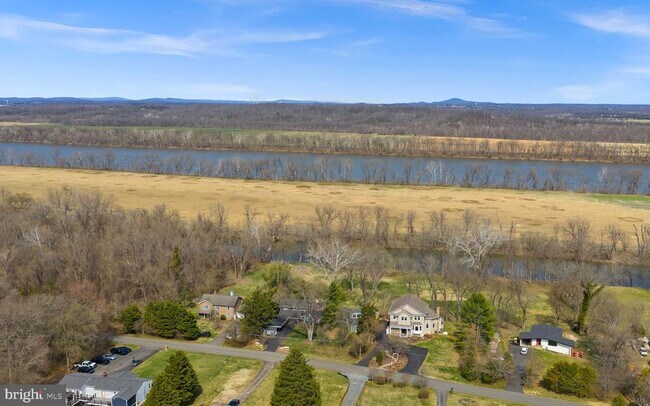 Building Photo - 19451 Youngs Cliff Rd