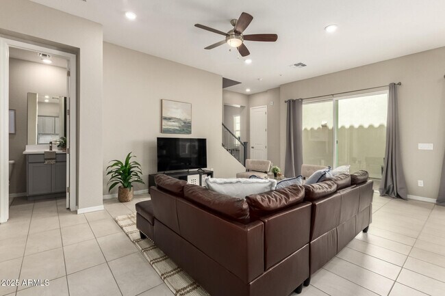 Building Photo - 1535 E Dublin St