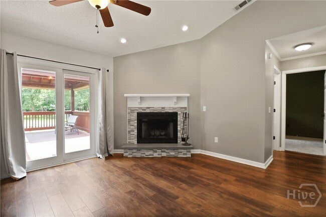 Building Photo - 314 Elm St