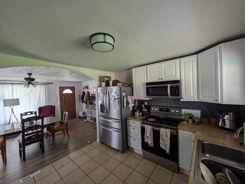 Building Photo - 1625 S Beach Ct