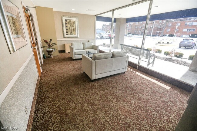 Building Photo - 12520 Edgewater Dr