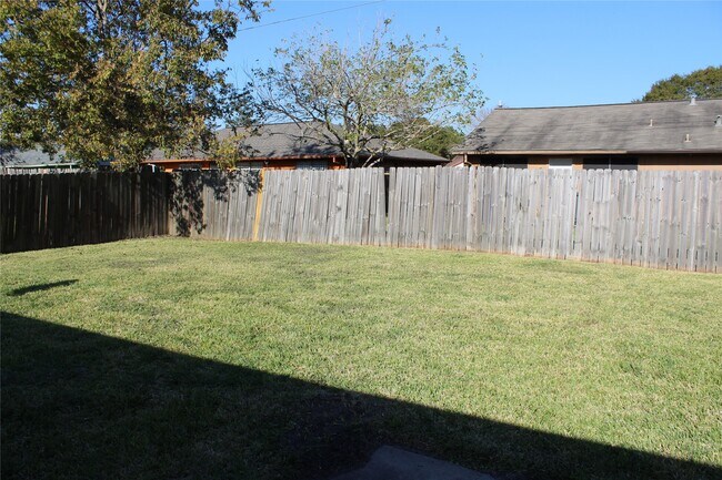 Building Photo - 2015 Lazy Ln