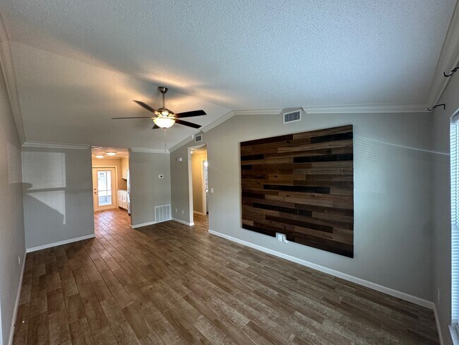 Building Photo - 2821 Nordman Ave