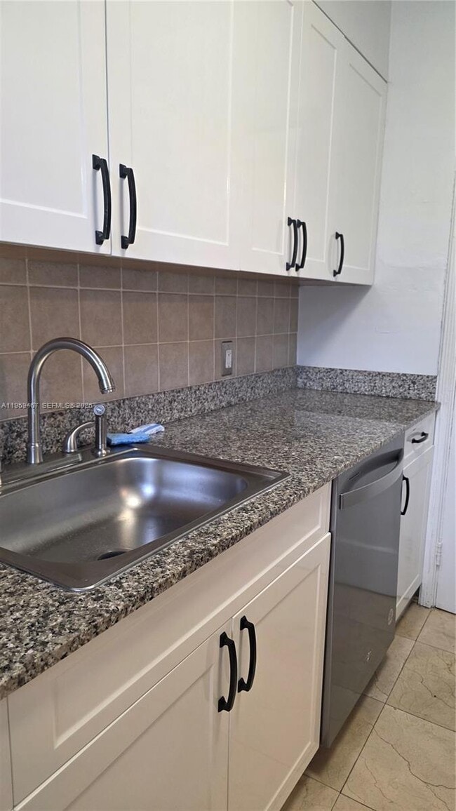 Building Photo - 530 SW 10th St