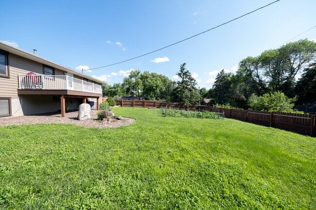 Building Photo - 13124 Oakland Dr