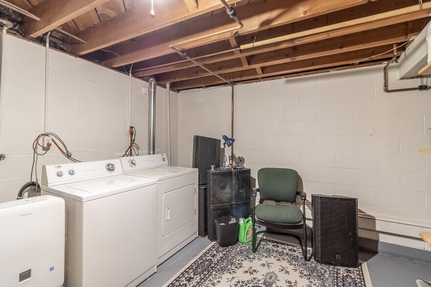 Building Photo - 119 E Welcome Ave