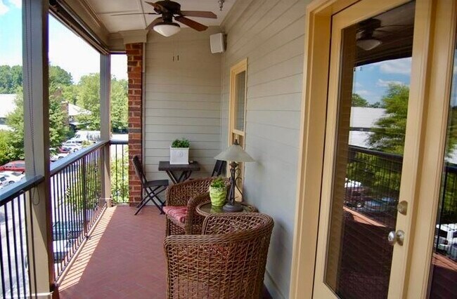 Building Photo - 210 W Washington St