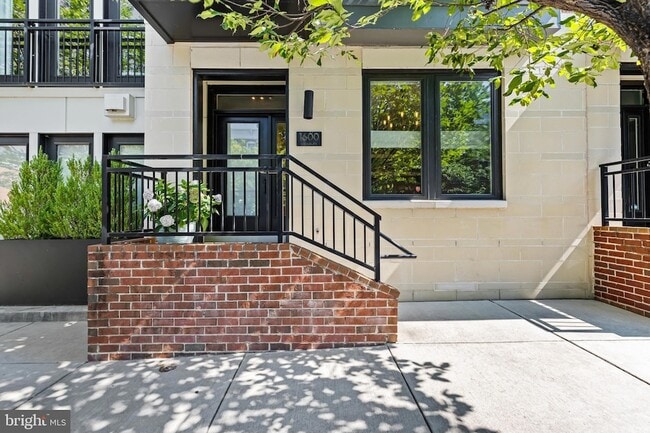 Building Photo - 1600 Beason St