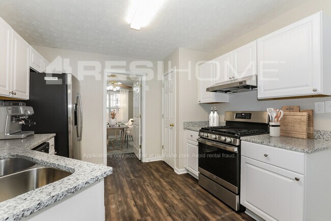 Building Photo - 3035 Hampton Club Way
