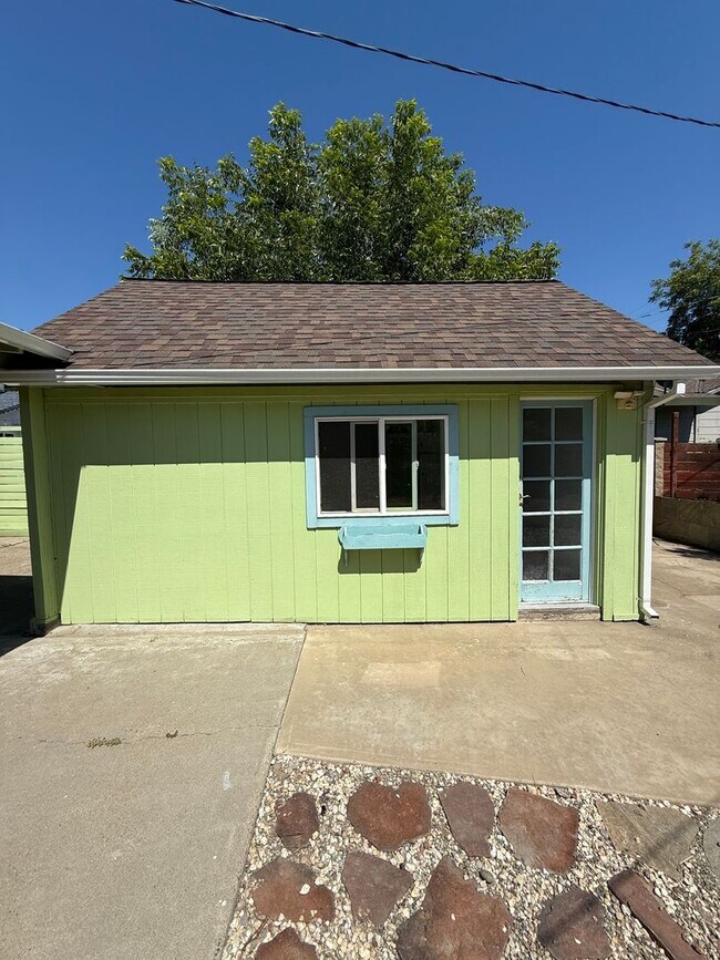 Building Photo - *Charming 2 Bedroom Home in Roseville’s Historic District with Bonus Detached Space*