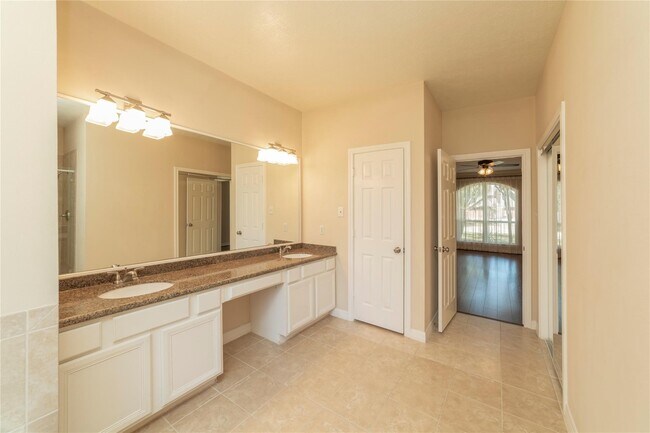 Building Photo - 1727 Park Forest Dr