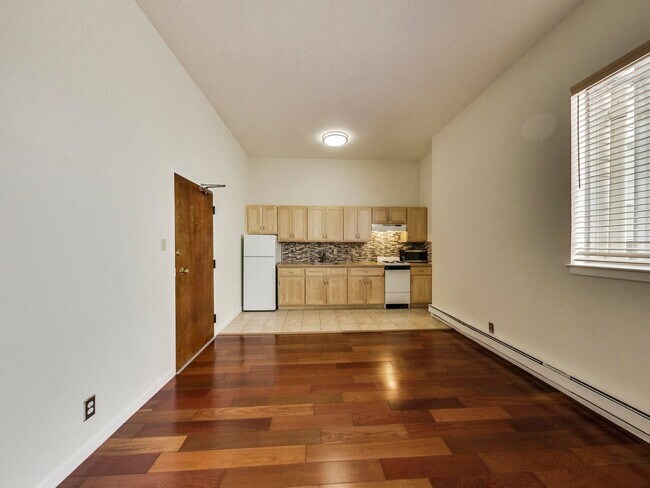 Building Photo - 2228 Union St