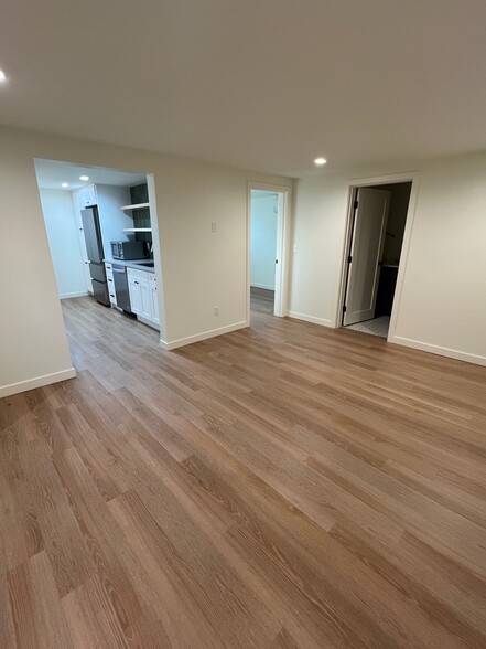 Large and bright living room with setup for wall mount TV - 522 Lee St