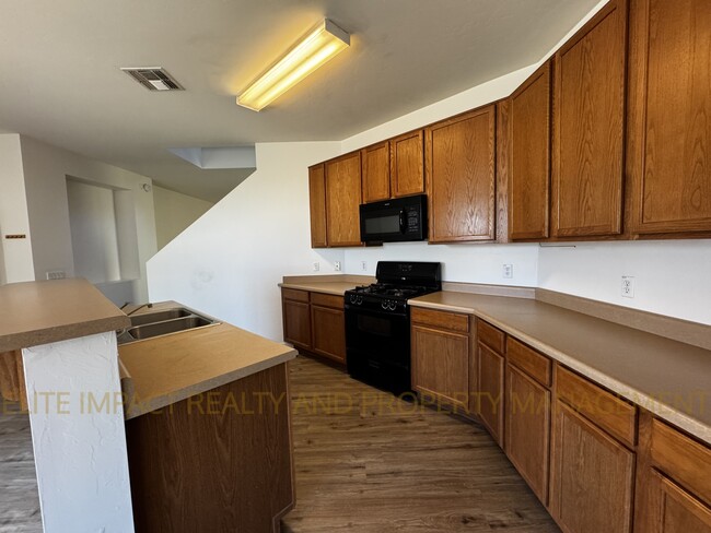 Building Photo - 1133 S Pantano Overlook Dr