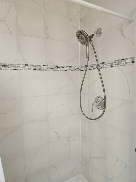 Building Photo - 633 Deer Crk Lk Pt S Ln