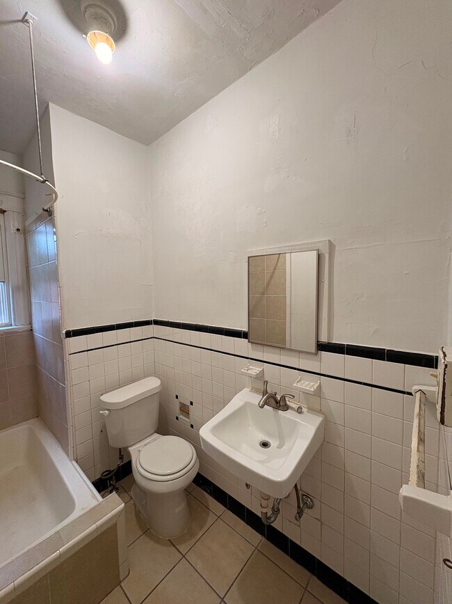 Building Photo - 58 Noxon St