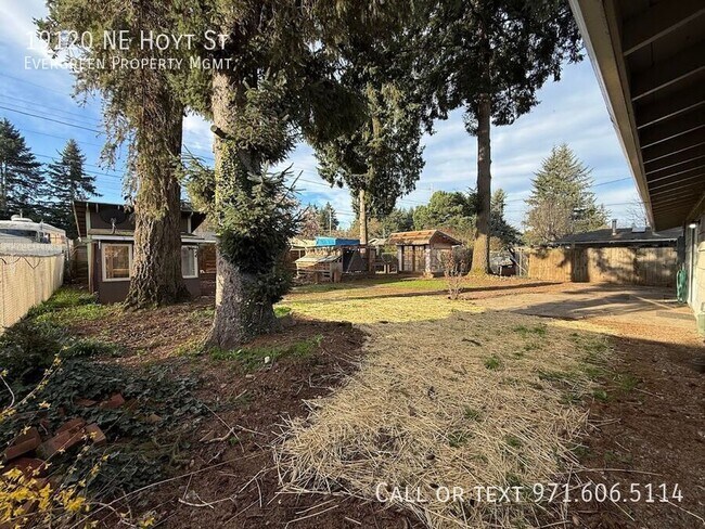 Building Photo - 19120 NE Hoyt St