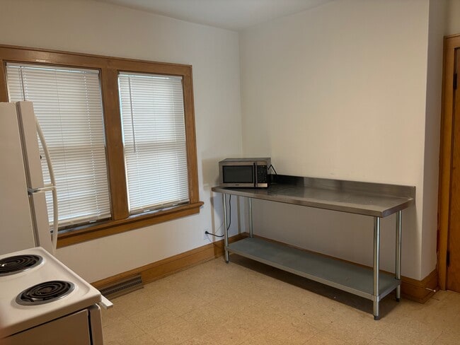 Building Photo - 5412 W Vine St