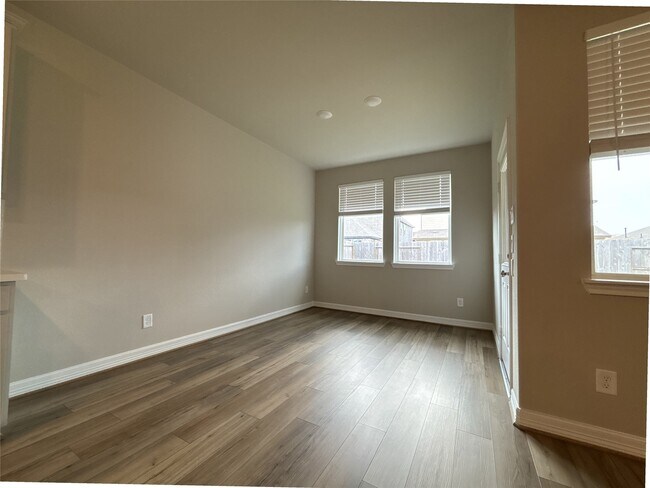 Building Photo - 2913 Clf Rdg Ln