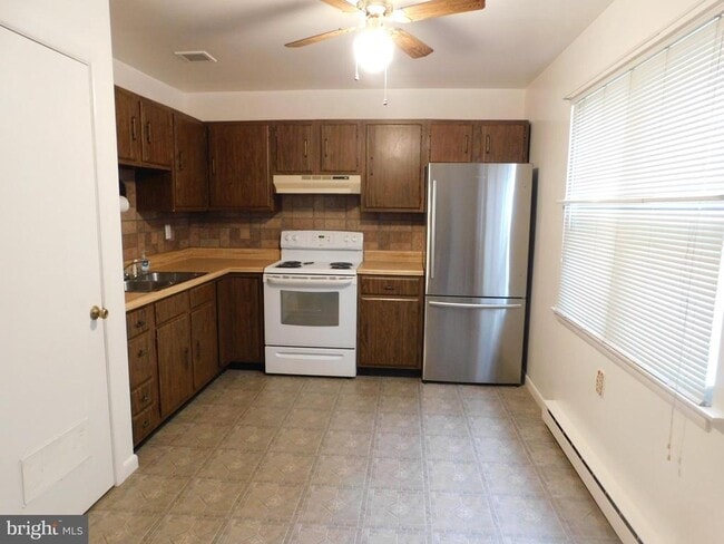 Building Photo - 205 Moore Dr