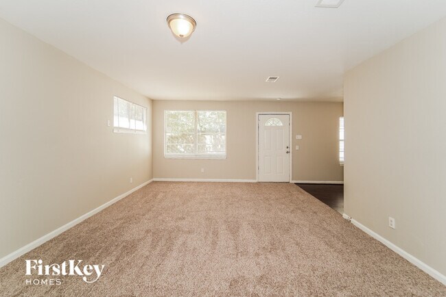 Building Photo - 710 Canary Cir
